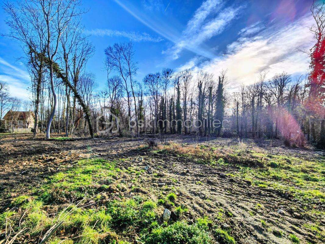 Terrain à MONTFORT-L'AMAURY