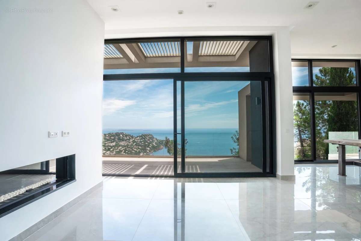 Maison à THEOULE-SUR-MER