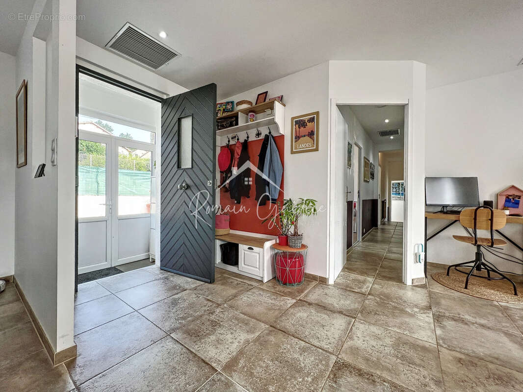 Maison plain pied type 5 de 140 m2 refaite à neuve sur son terrain divisible de 1358 m2 - photo 6