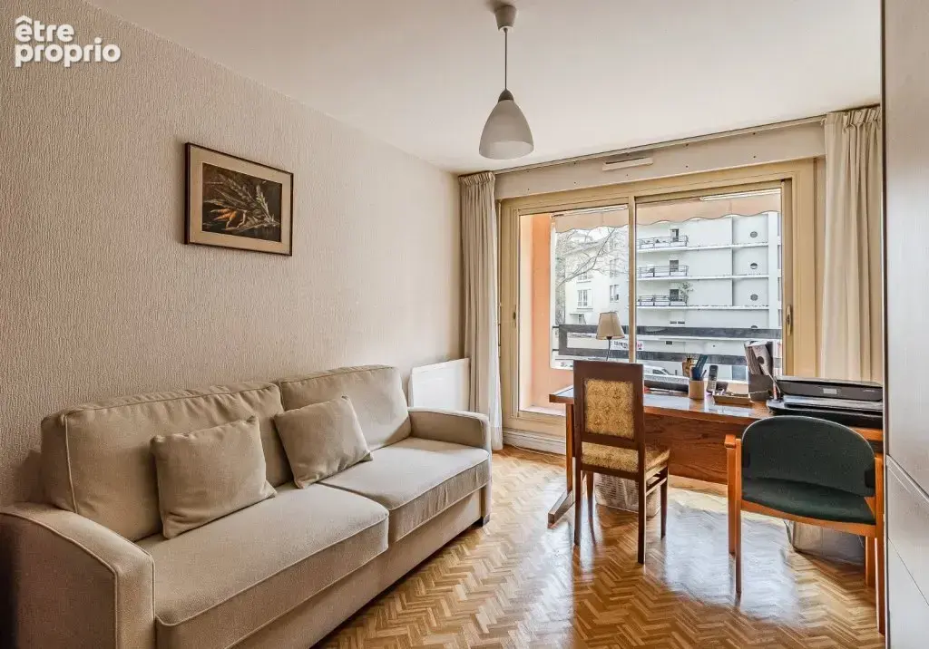 Spacieux T4 de 96 m2 avec balcon, 2 caves et grage double en supplément – Proche métro garibaldi, Lyon - photo 6