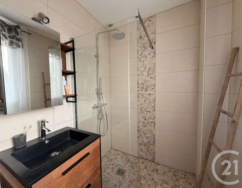 Maison à SAINT-MAUR-DES-FOSSES