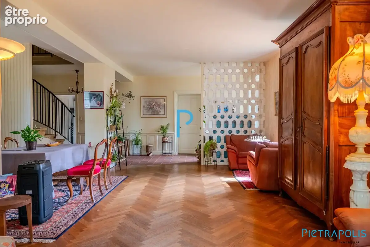 Maison 316 m² à La Gresle  - photo 4