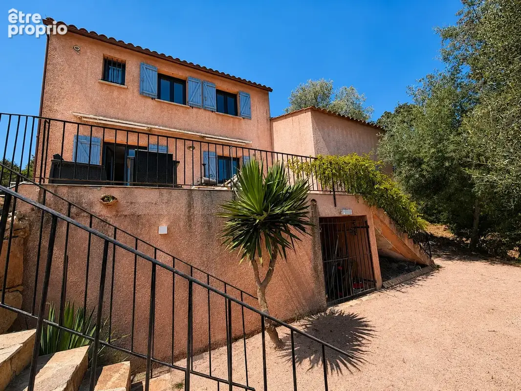 Villa de 120 m2 avec appartement indépendant — Terrain de 965 m2 — Piscine - photo 4