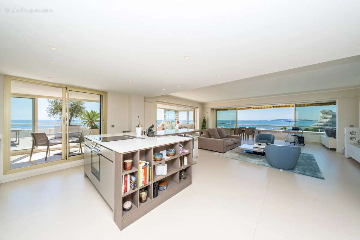 Appartement à VILLENEUVE-LOUBET