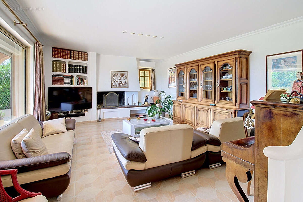 A VENDRE EN EXCLUSIVITE à Draguignan - Maison 4 pièces Lumineuse et calme avec belle vue - photo 3