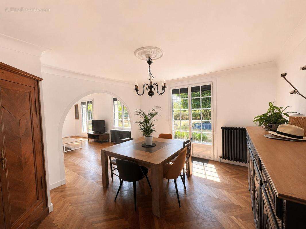 Saint-Avé – Quartier des Trois Rois – Maison familiale rénovée de 145 m² – 5 chambres – Terrain de 790 m² - photo 4