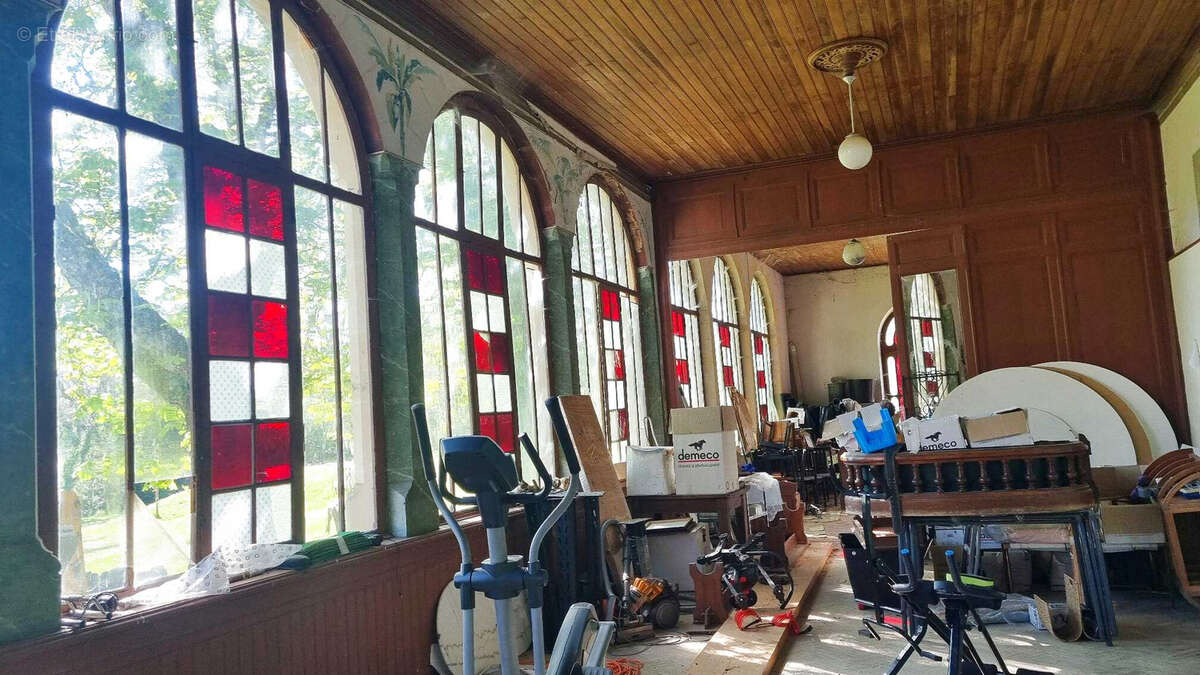Très beau château datant du XVI ème entièrement rénové au milieu de 50 hectares et ses trois lacs situé dans l - photo 46