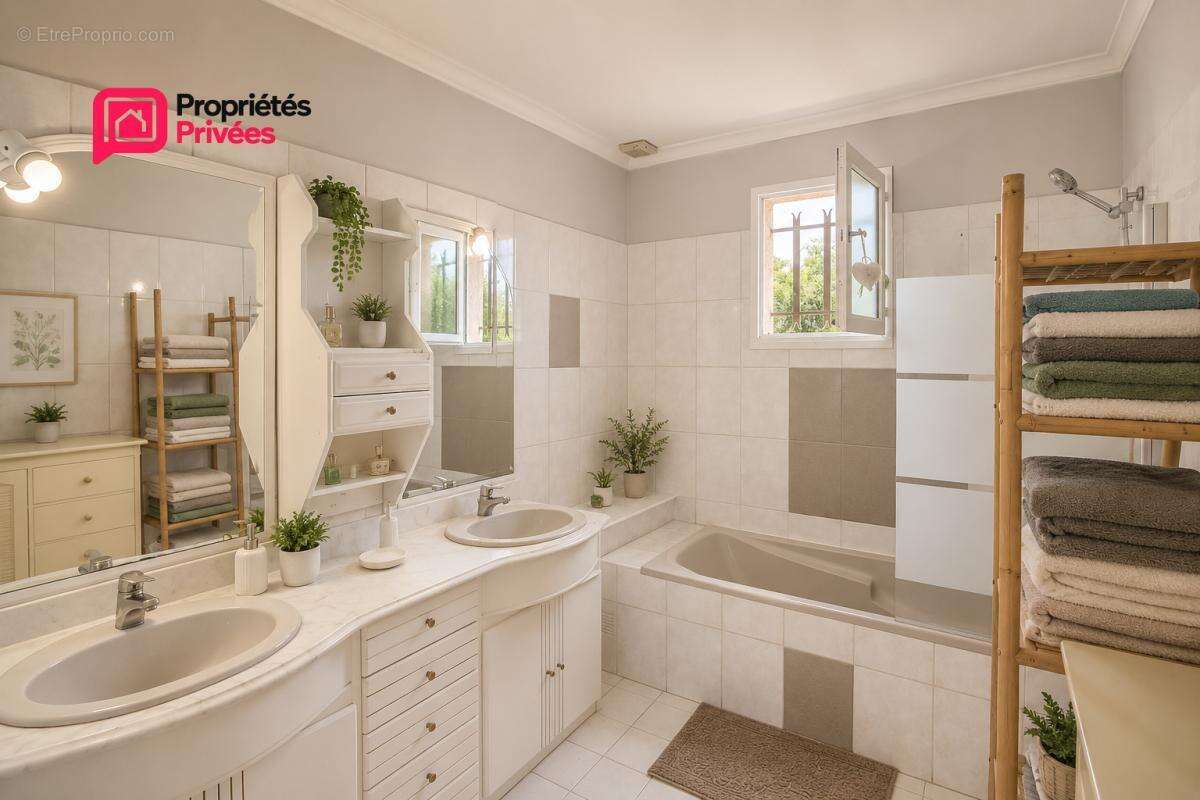 Villa Uzès . À seulement 10 minutes d'Uzès, à Foissac  7 pièce(s) 133 m2, 4 chambres avec piscine et dépendance de 40m2 type P2 - photo 11