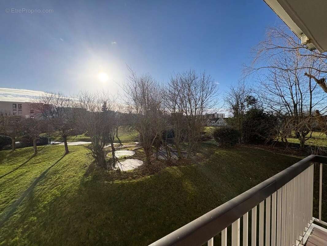 Appartement à LES CLAYES-SOUS-BOIS