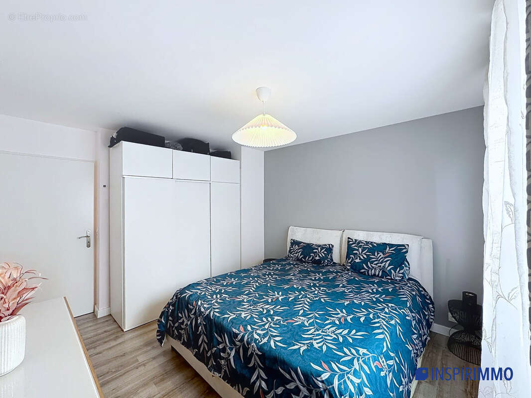 Chambre 1 - Appartement à CARRIERES-SOUS-POISSY