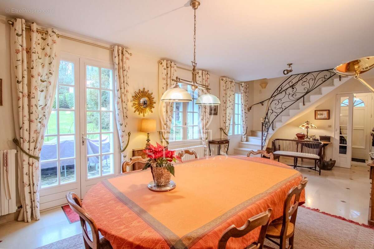 Maison à LOUVECIENNES