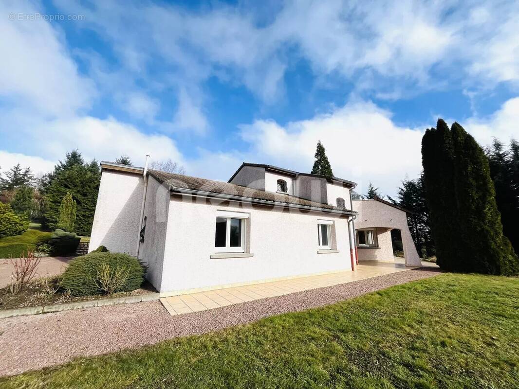 Maison à CHARBONNIERES-LES-VIEILLES