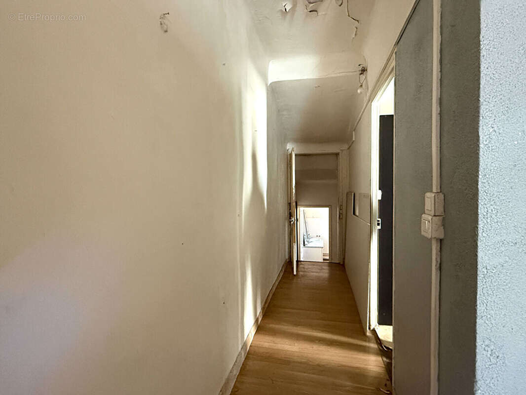 Maison à LA ROQUE-D'ANTHERON