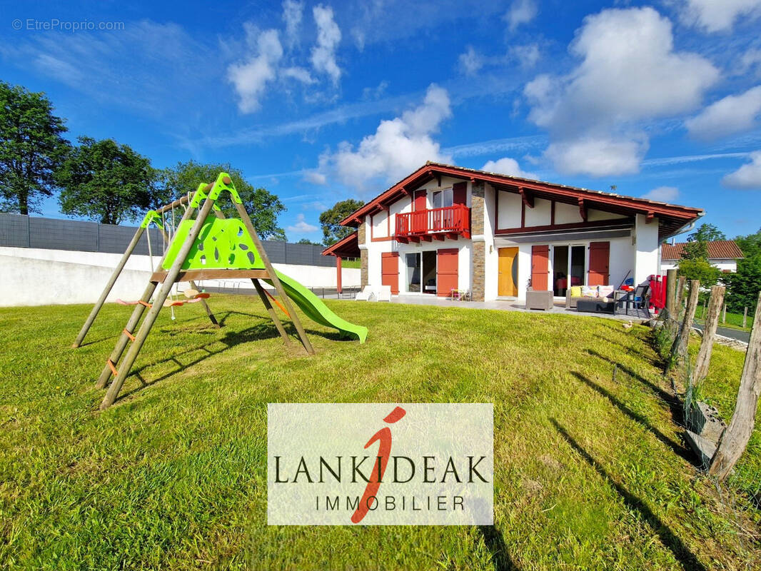 Maison à LARRESSORE