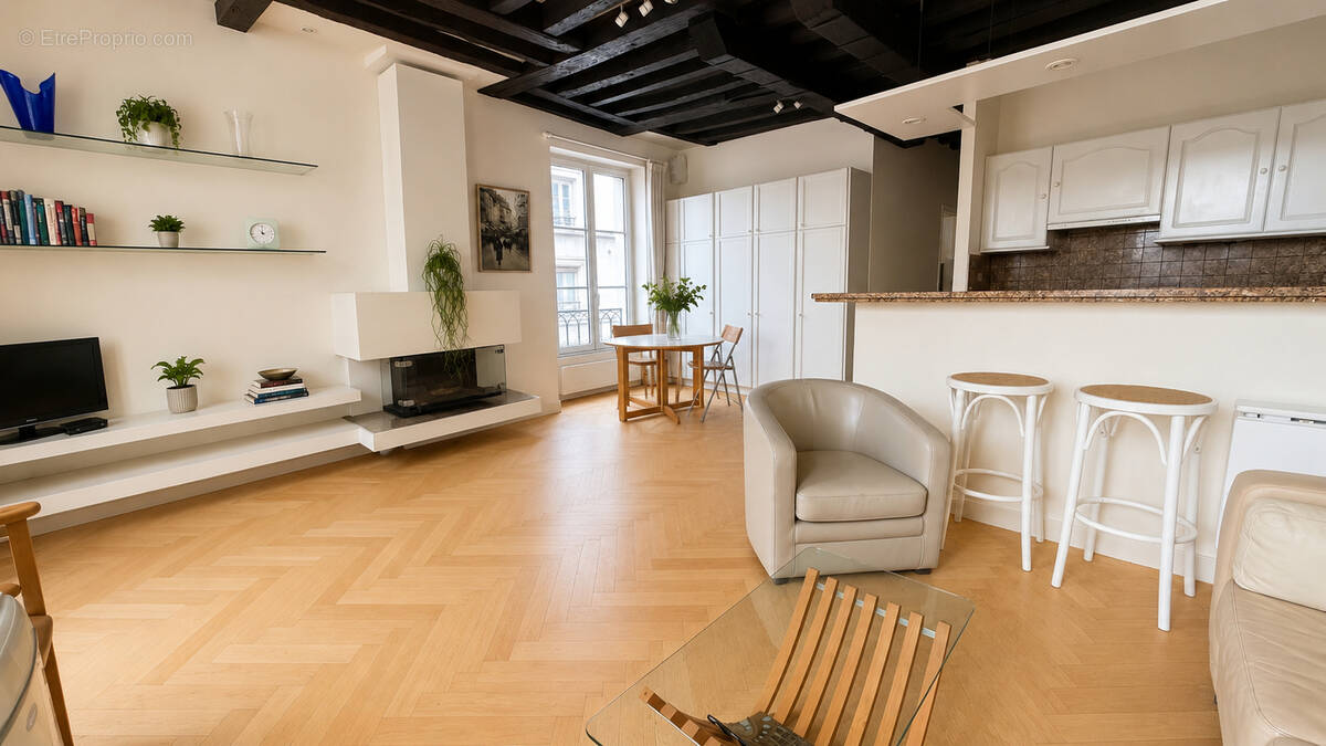 Appartement à PARIS-1E