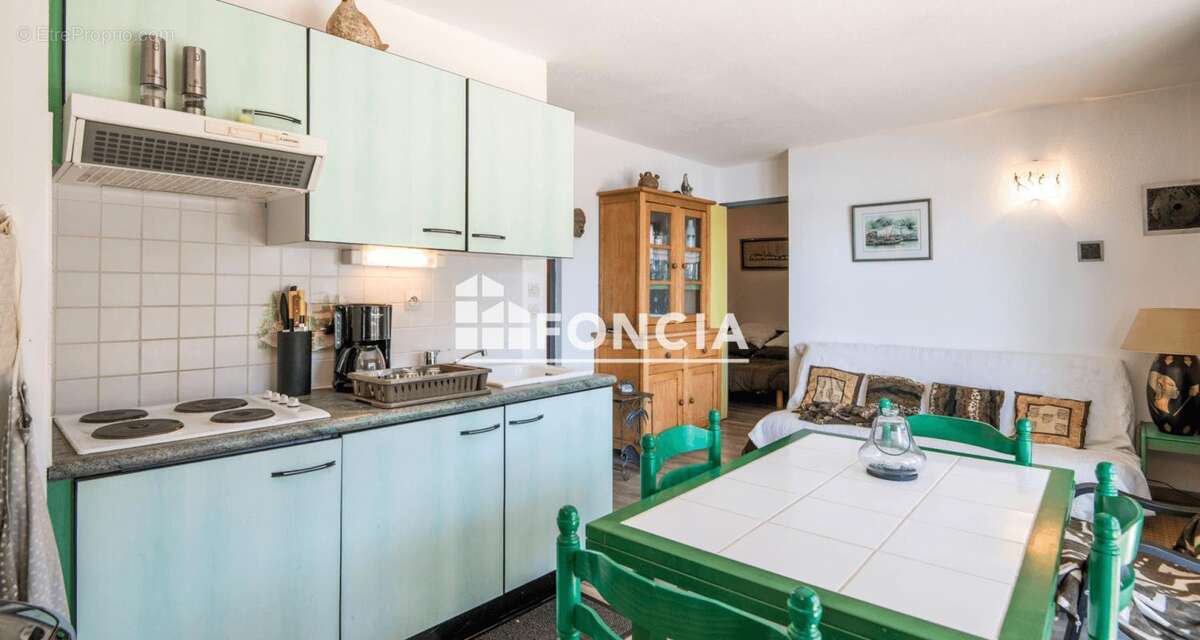 Appartement à SALLES-CURAN
