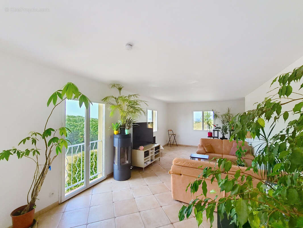 Villa T4 de 114m2 avec garage en sous-sol et jardin - photo 6