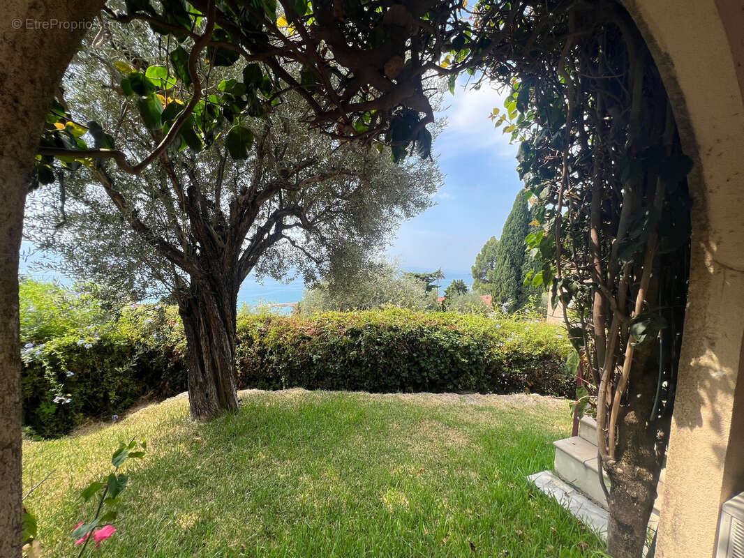 Exclusivite- domaine privé avec piscine sur menton garavan- villa jumelee  t5/6 sur 3 niveaux, terrasses, jard - photo 3