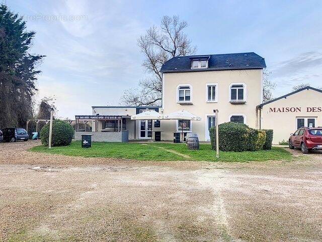 Autre à MONTLOUIS-SUR-LOIRE