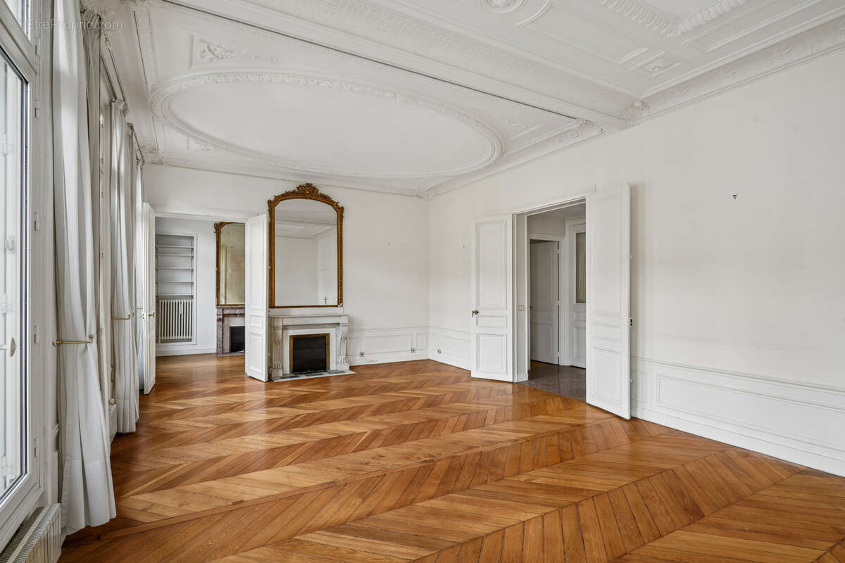 Appartement à PARIS-7E