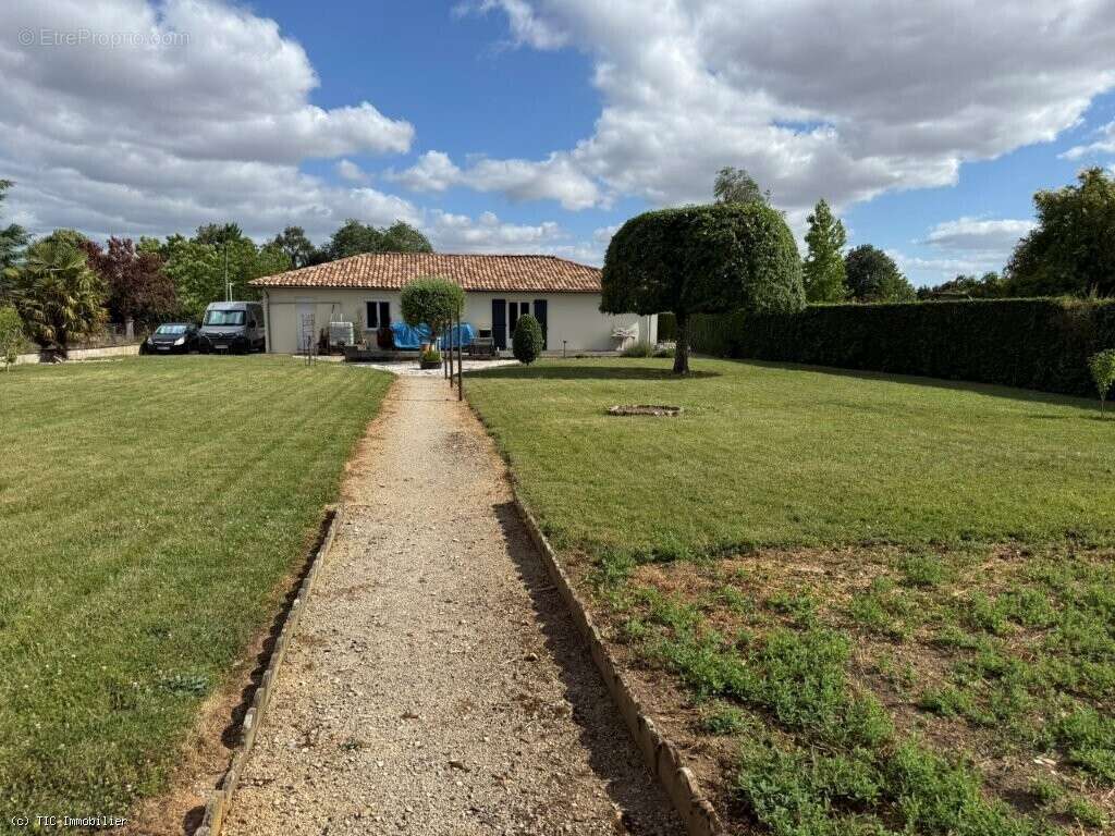 Maison à VERTEUIL-SUR-CHARENTE