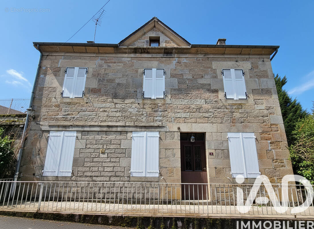 Photo 1 - Maison à PEYRELEVADE