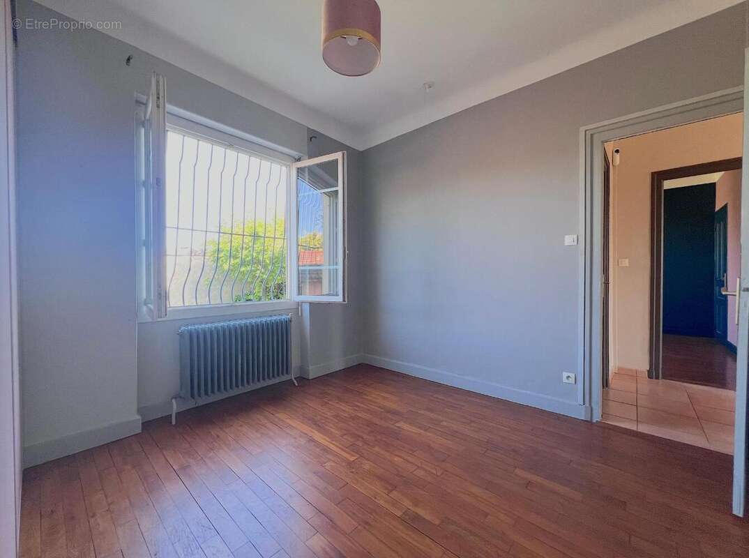 Maison 105 m² à Decines-Charpieu  - photo 6