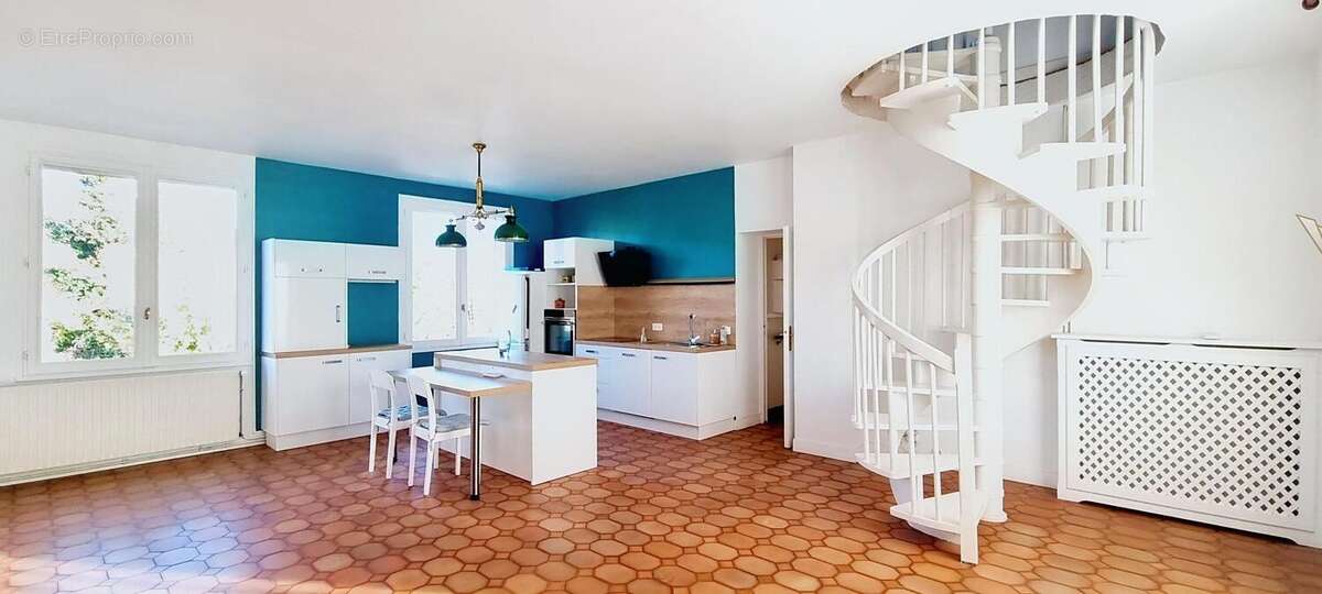 Photo 2 - Maison à BURES-SUR-YVETTE