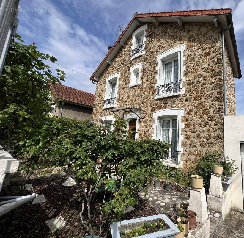 Maison à JUVISY-SUR-ORGE
