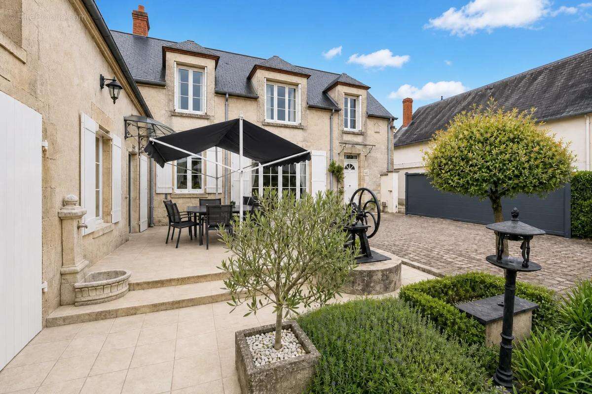 Maison de caractère de 7 pièces de 186 m² à Chécy - photo 2