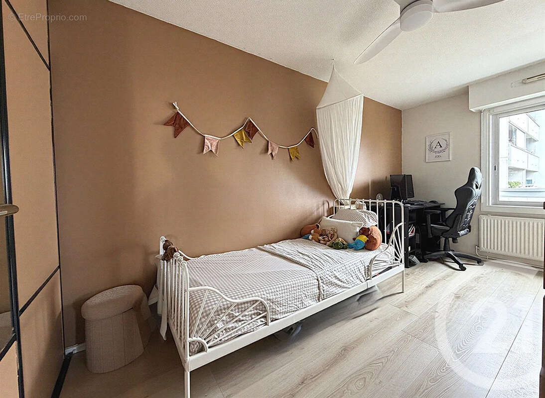 Appartement 65 m² à Begles  - photo 8