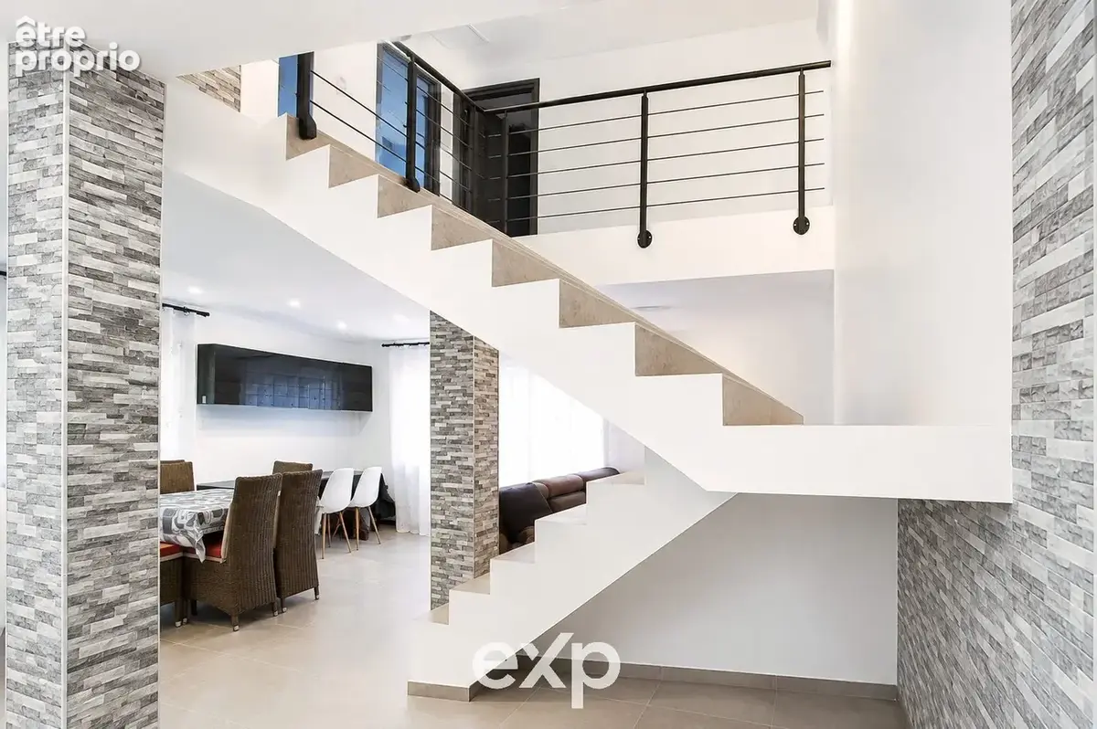 Maison 8 pièces 205 m² à vendre à Pontcharra (38530) - photo 2