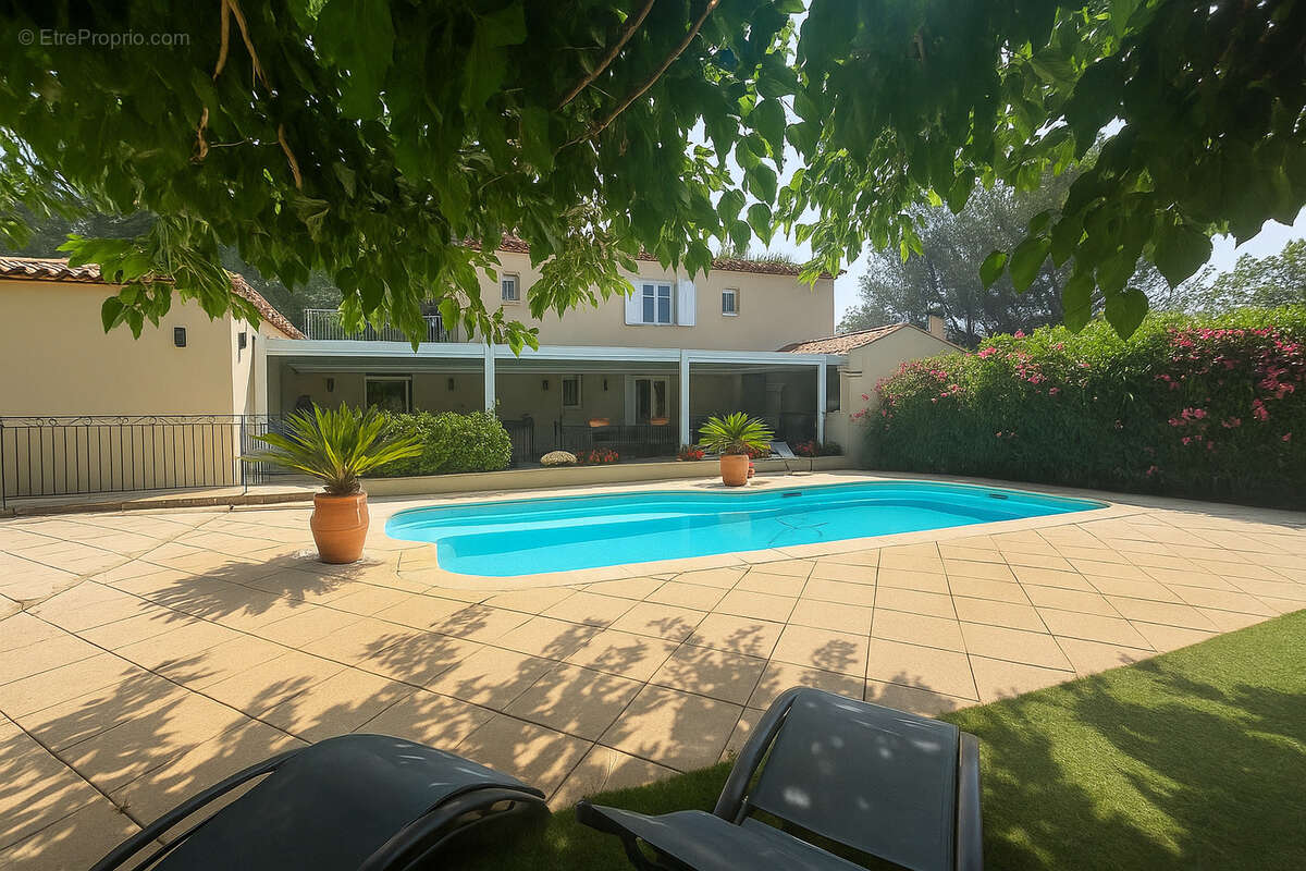 Maison à SOLLIES-TOUCAS