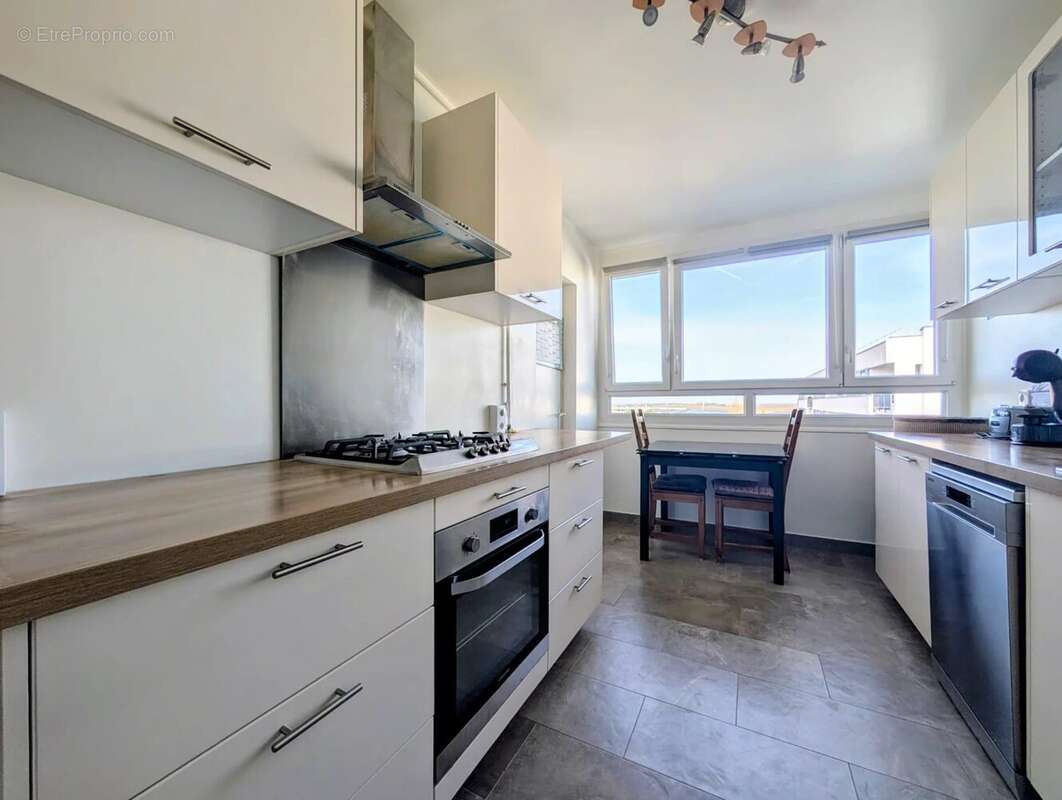 Appartement à LES CLAYES-SOUS-BOIS