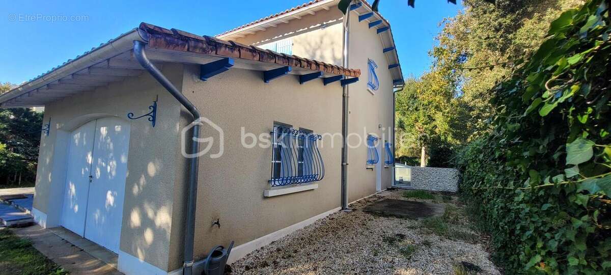 Maison de 111 m2, 3 chambres + bureau + piscine et garage sur 850 m2 de terrain - photo 13