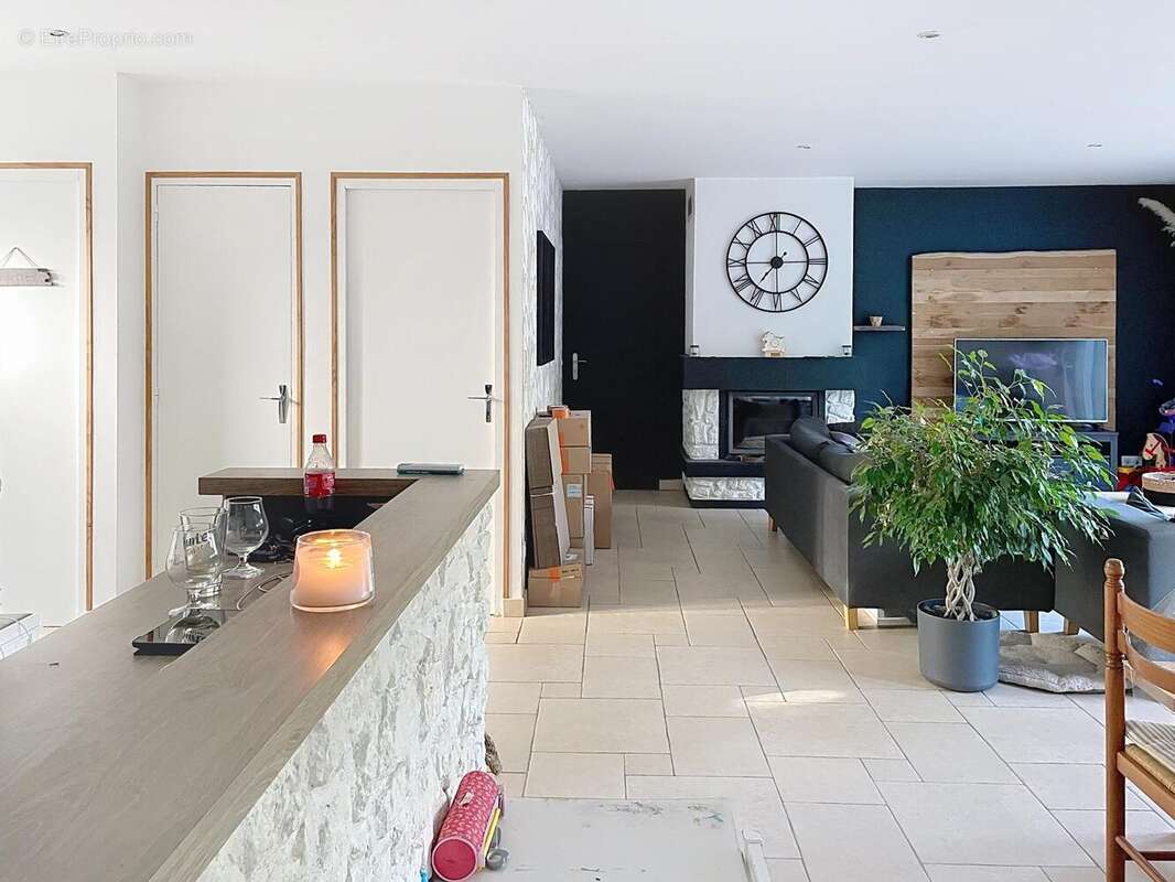 Maison 125 m² à Saint-Colomban  - photo 2