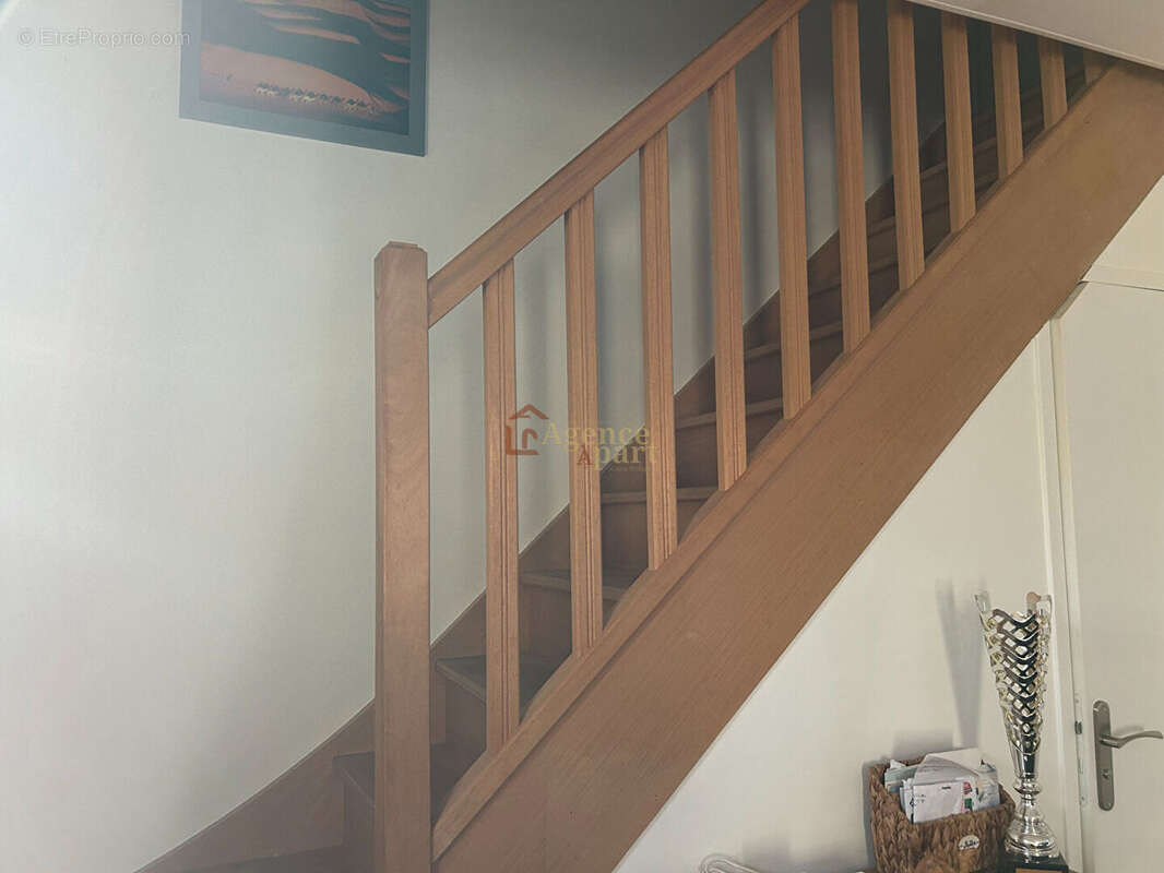 Maison à BELLENGREVILLE