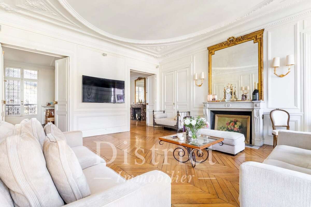 Appartement à PARIS-8E
