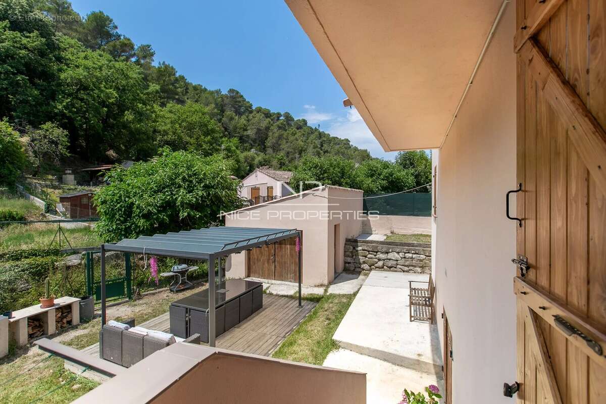 LEVENS - Maison familiale de 122 m² avec piscine, garage et nombreux stationnements - photo 19