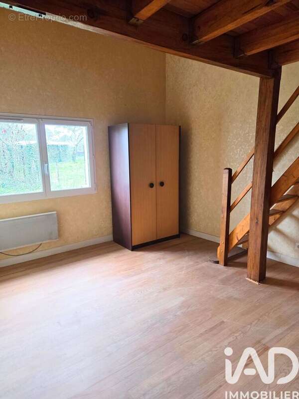 Maison 135 m² à Saint-Martin-De-Coux  - photo 6