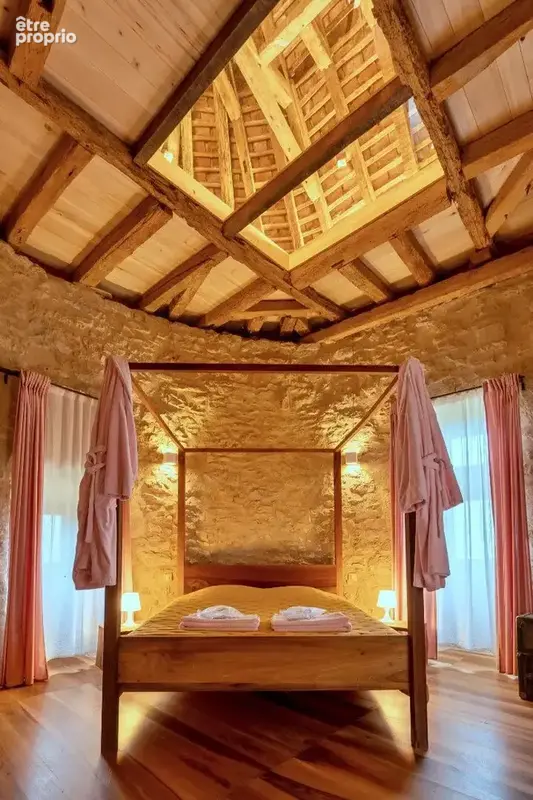 Château entierement renove - photo 18