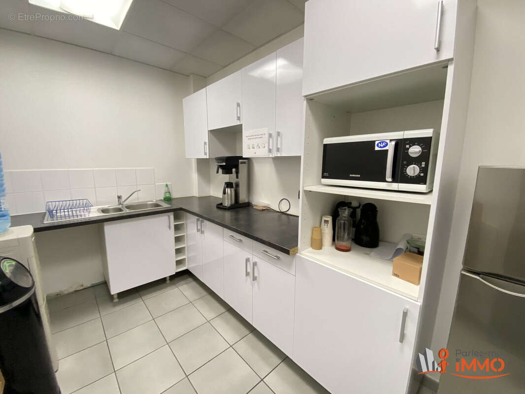 Commerce à VAULX-MILIEU