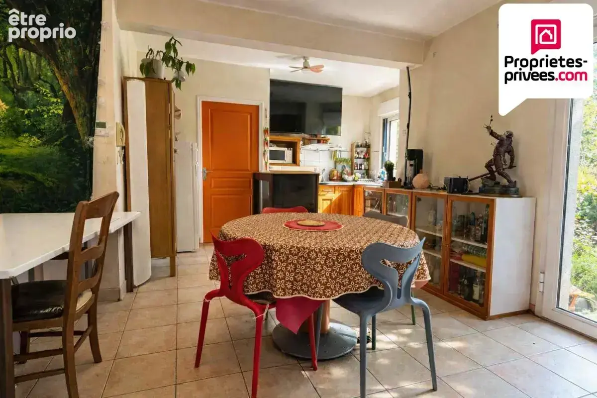 Maison  Indépendante située à Yvré L'Évêque,  8 pièce(s) 157 m2 sur parcelle de 867 m2 - photo 3