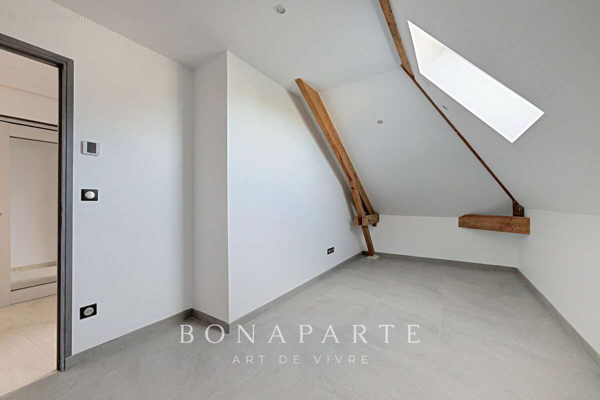 ANTONY centre – Maison récente de 230 m² avec ascenseur, piscine 8x4 et dépendances sur terrain de 1 150 m² - photo 23