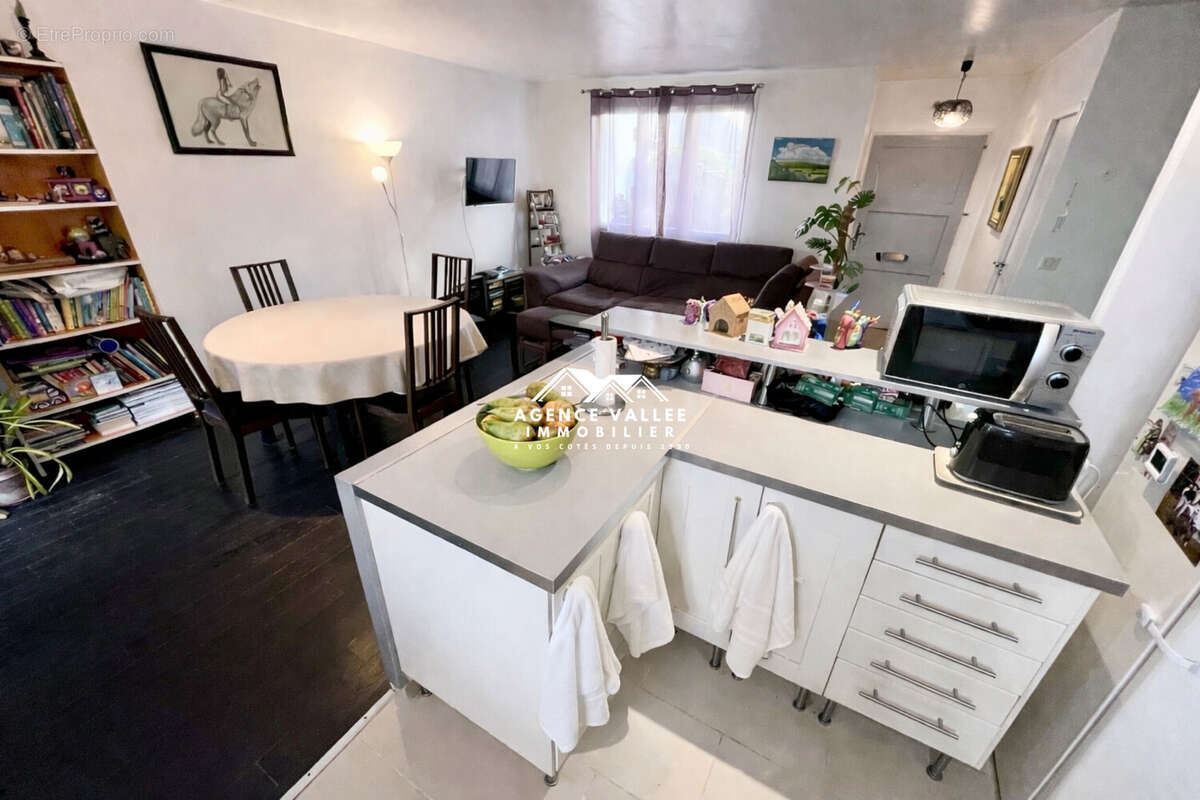 Pièce à vivre - Maison à SAINT-GERMAIN-LES-CORBEIL