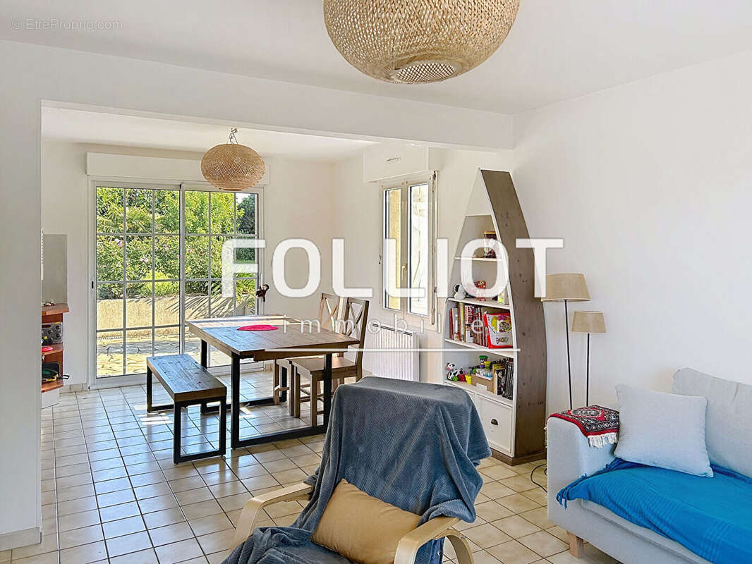 Maison à DRAGEY-RONTHON