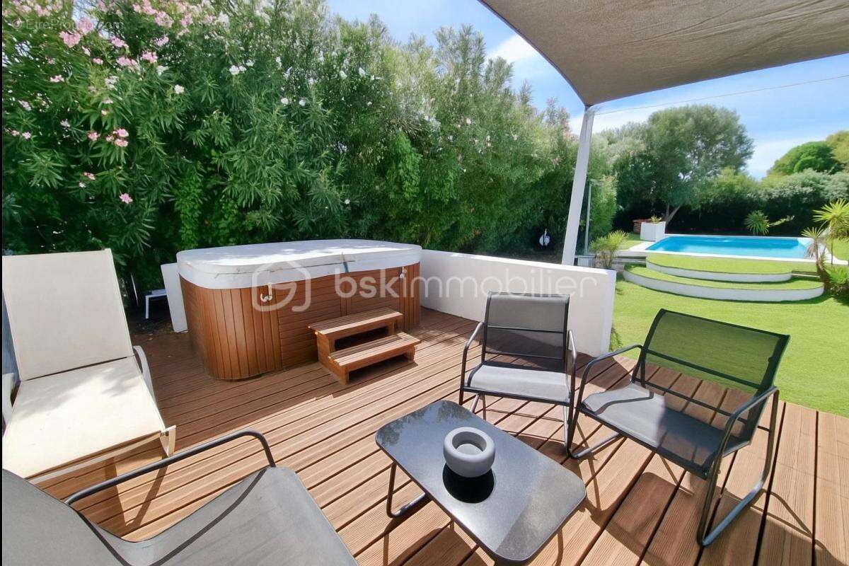 Villa spacieuse non mitoyenne avec piscine garage et mobile-home indépendant - photo 12
