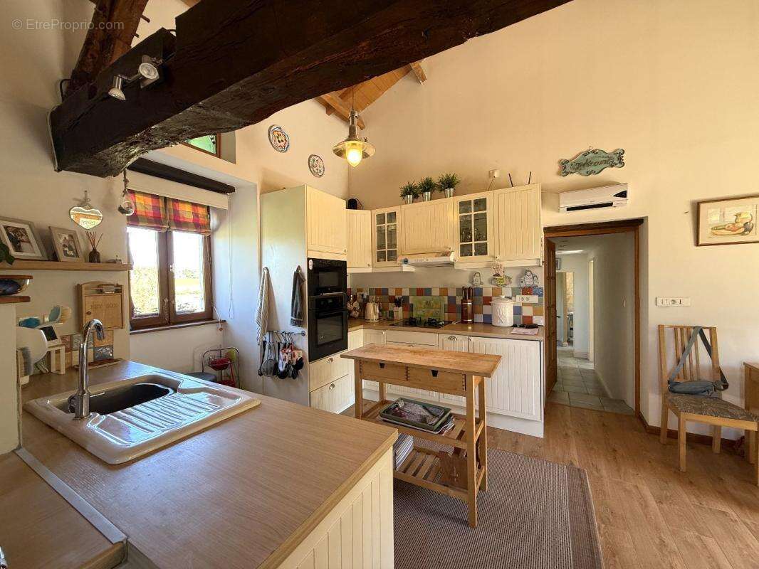 Maison à NANTEUIL-AURIAC-DE-BOURZAC