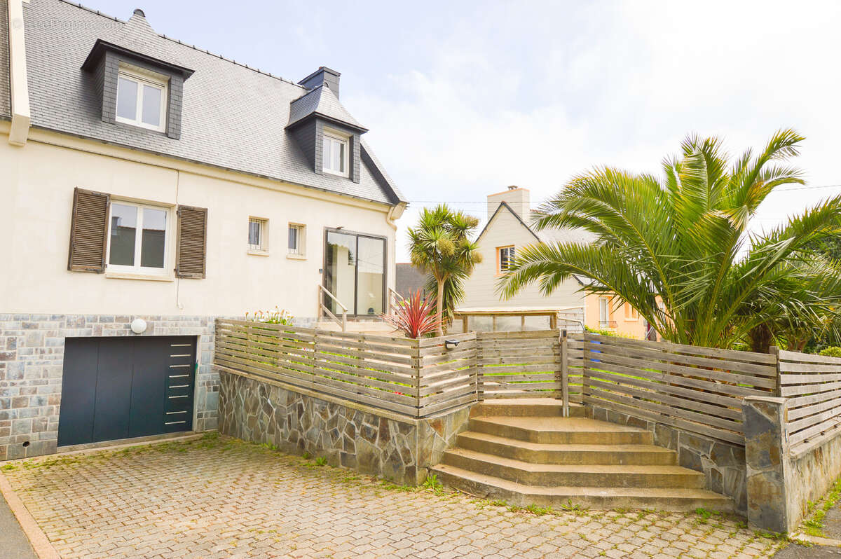 Maison à PLOUEDERN