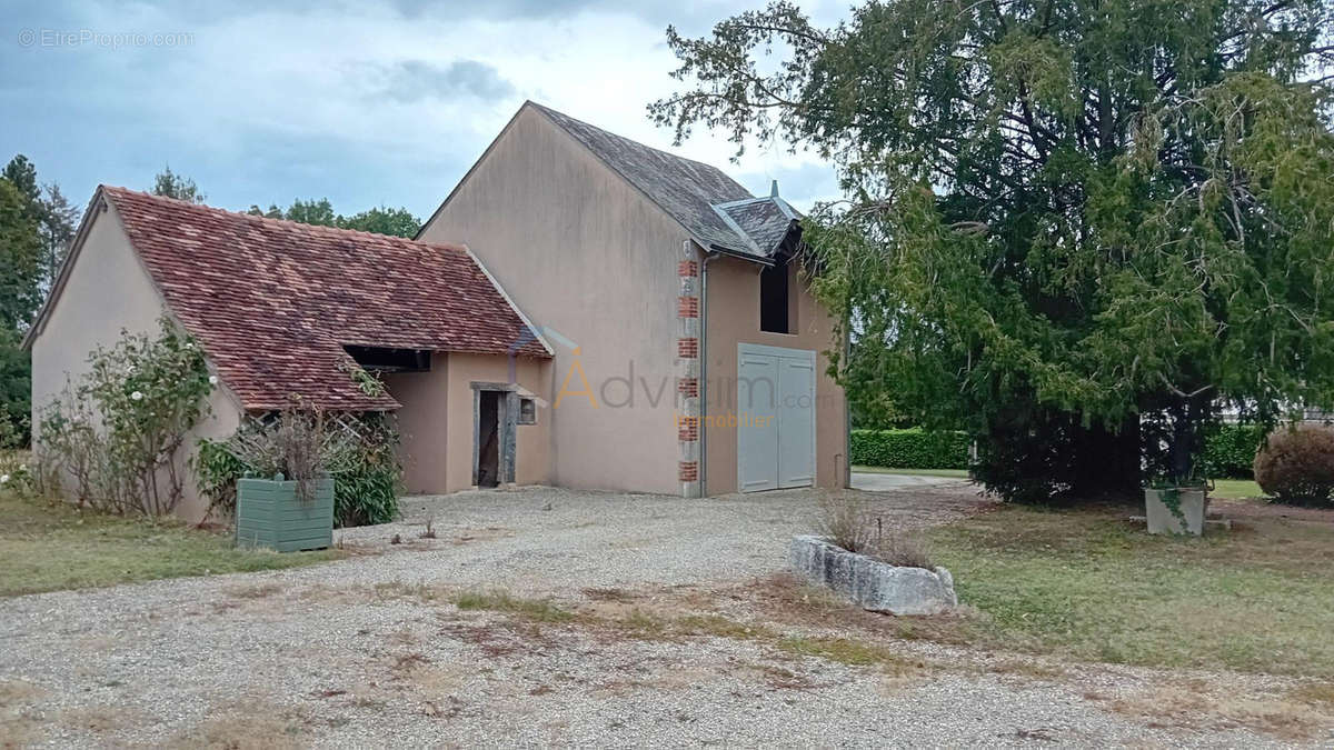 dépendances - Maison à NIHERNE